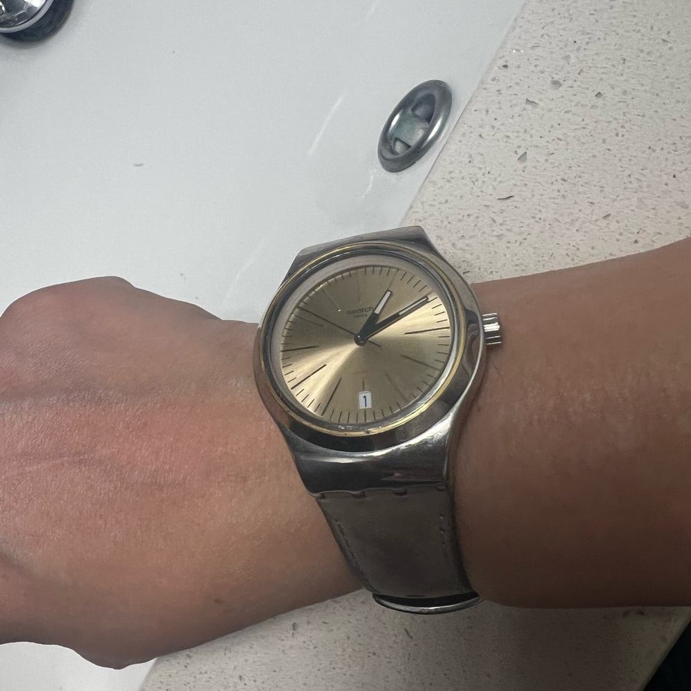 Unisex Women or Men’s Brown Leather Strap Watch - Picture 8 of 8